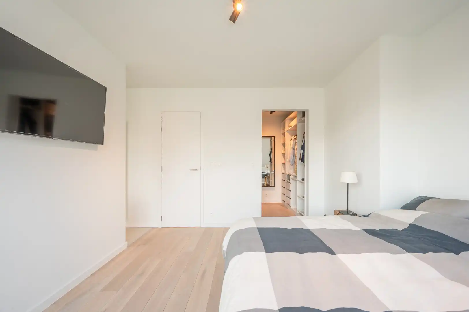 Uitzonderlijk ruime triplex met 4 slaapkamers gelegen in het centrum van Knokke. foto 12