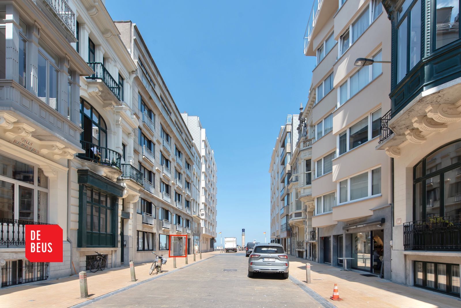 Staanplaats die vlot bereikbaar is in hartje centrum aan het strand foto 1