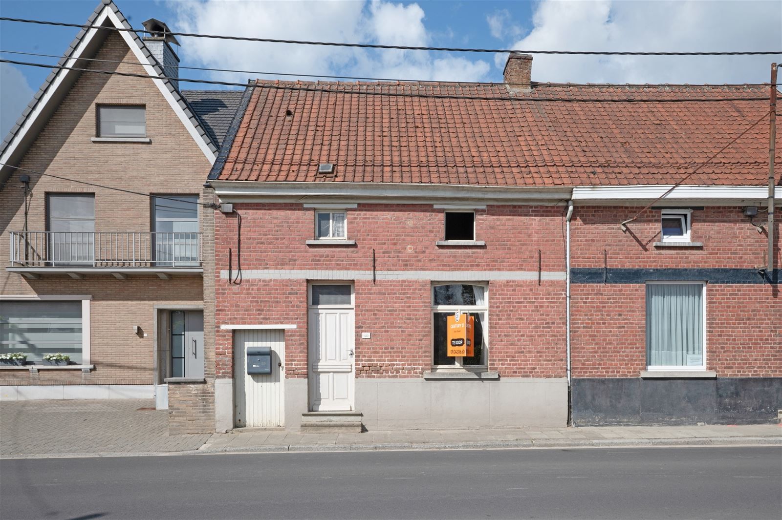 Hoofdfoto van de publicatie: Te renoveren woning met diepe en prachtig gelegen achtertuin