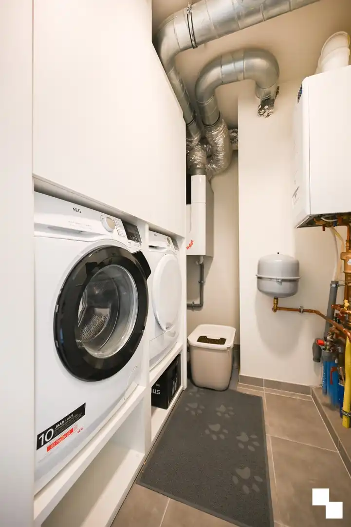Instapklaar appartement met divers maatmeubilair te Izegem (Emelgem) foto 19