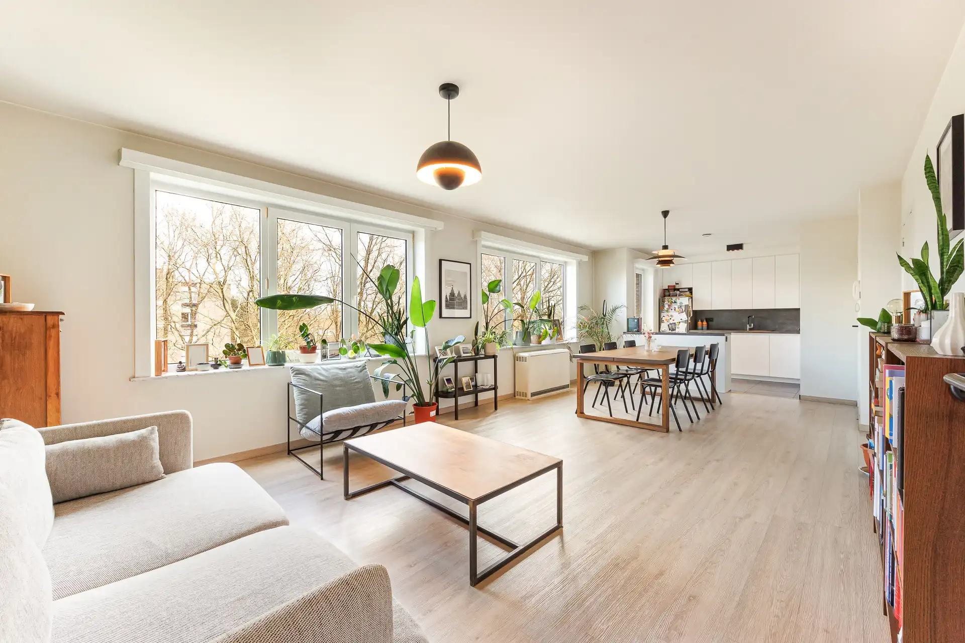 Lichtrijk instapklaar appartement met 2 slpk's en parking foto 4