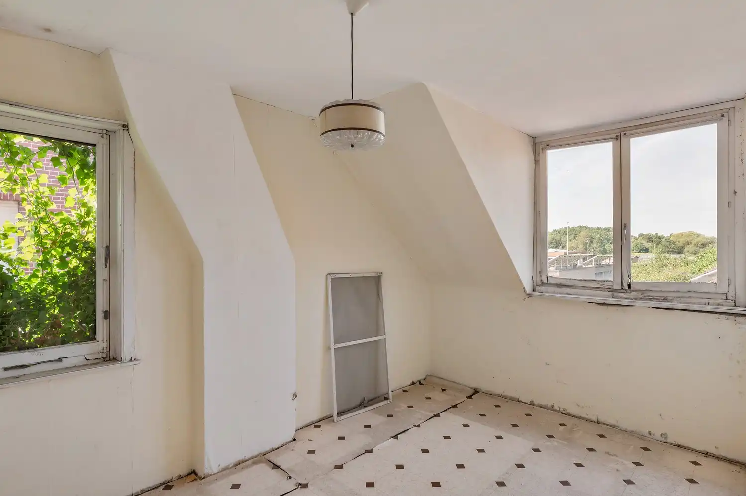 Volledig te renoveren halfopen gezinswoning op een perceel van 834 m². foto 12