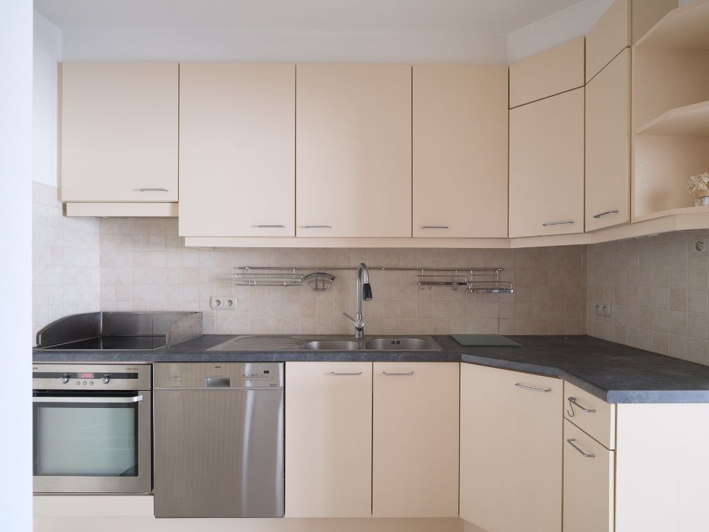 Licht op te frissen appartement met 3 slaapkamers en aangenaam terras met prachtig en open zicht over de Leie. Mogelijkheid tot aankoop autostaanplaats. foto 7