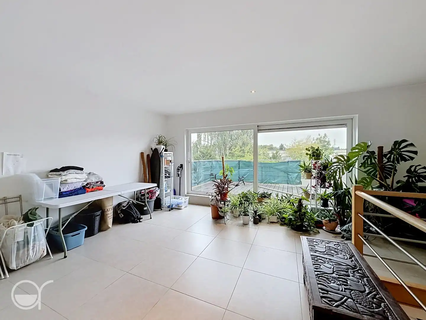 Moderne woning met terras en tuin foto 9