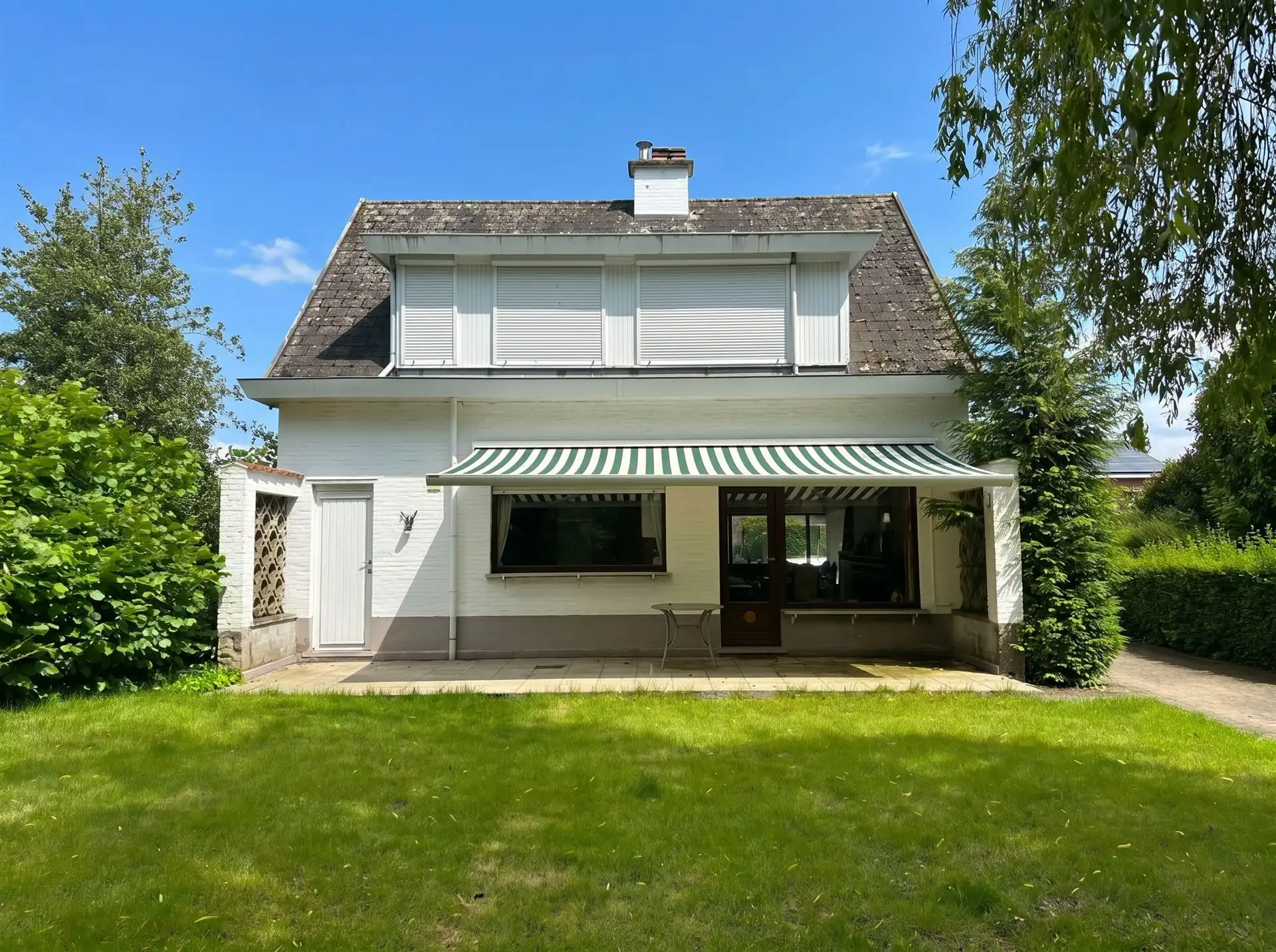 Te renoveren woning met 4 slaapkamers, 2 garages en tuin.  foto 20