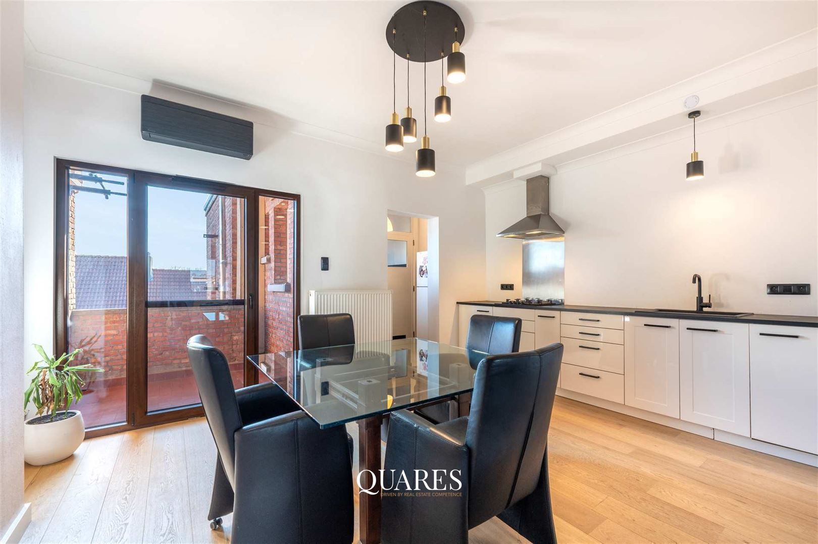 Lichtrijk en gezellig wonen foto {{pictureIndex}}