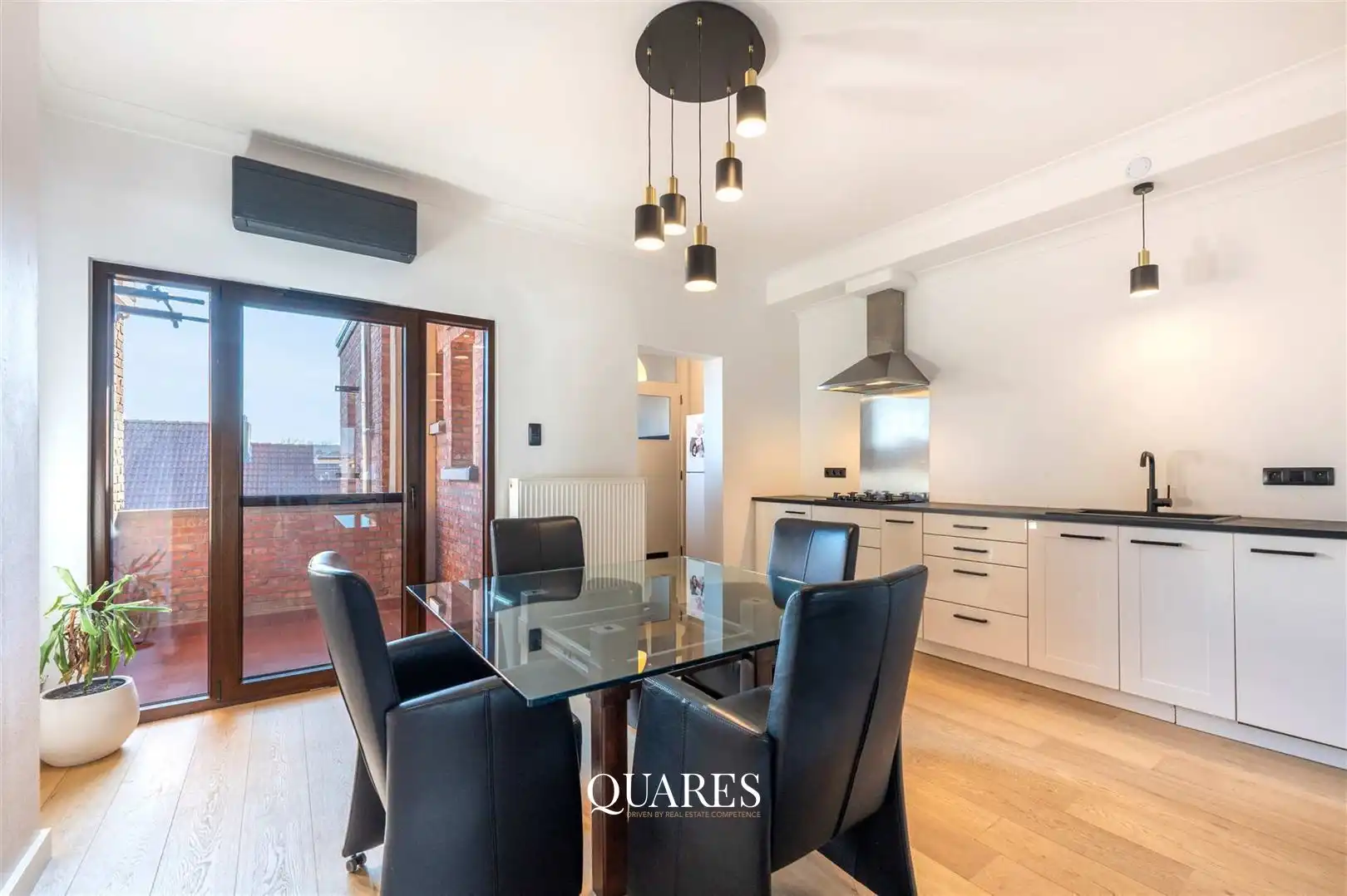 Lichtrijk en gezellig wonen foto {{pictureIndex}}