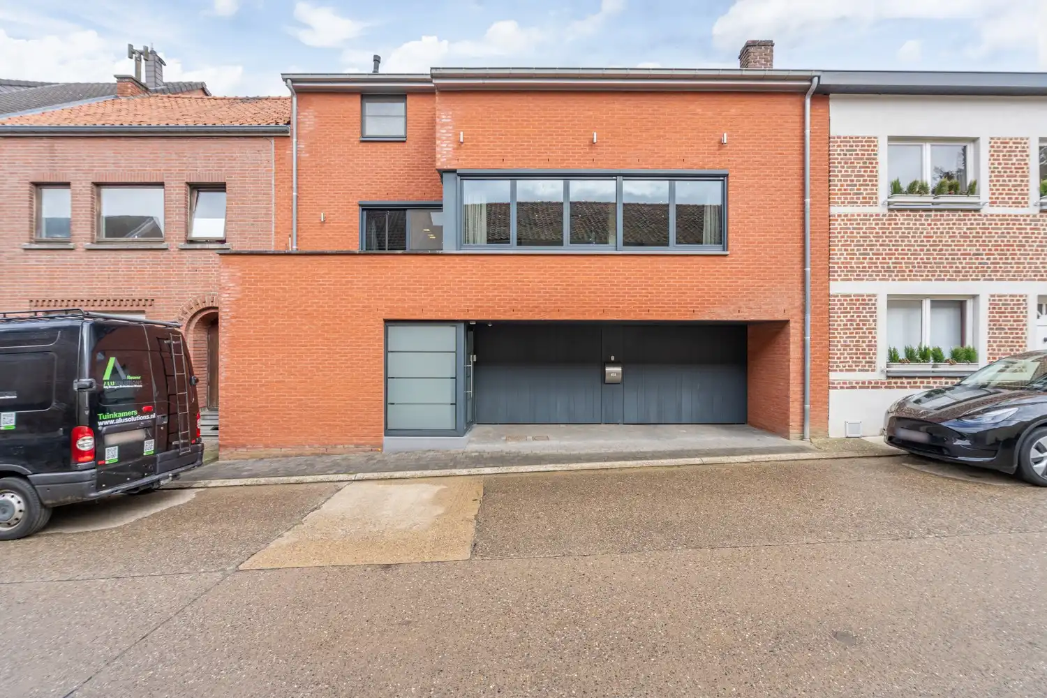 Ruim, modern appartement met huiselijk comfort en dubbele garage in hartje Herderen foto {{pictureIndex}}