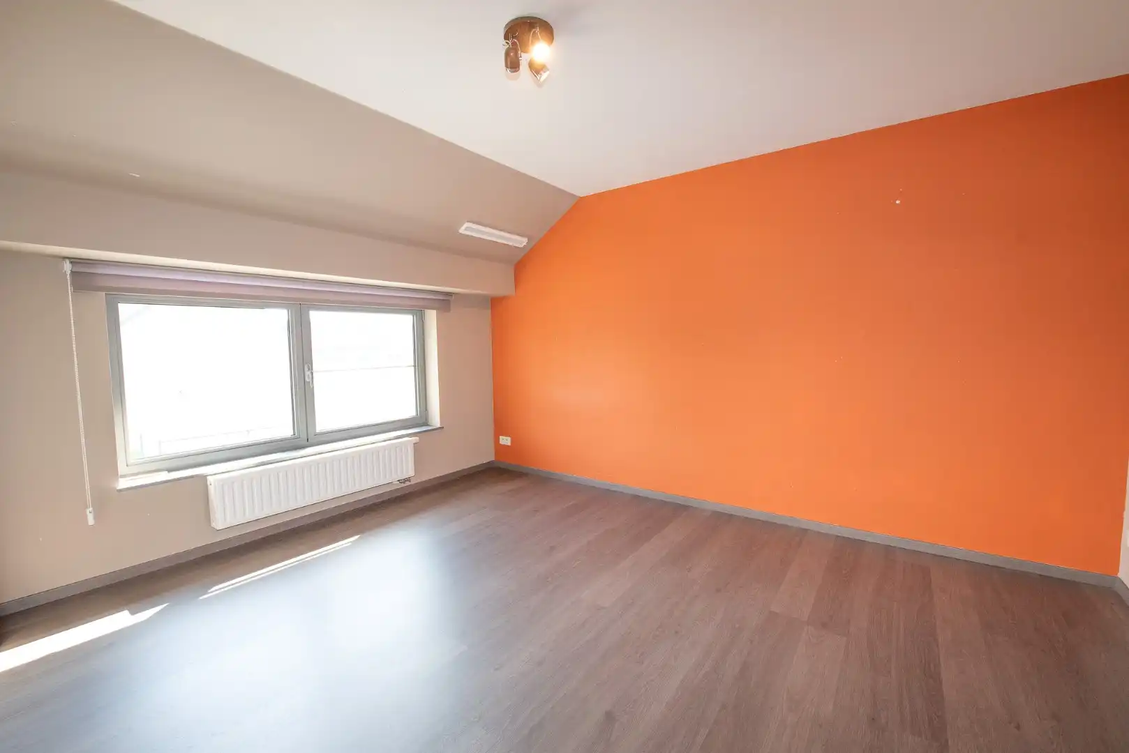 Rustig gelegen, ruime woning met 3 slaapkamers te Oeselgem! foto 13