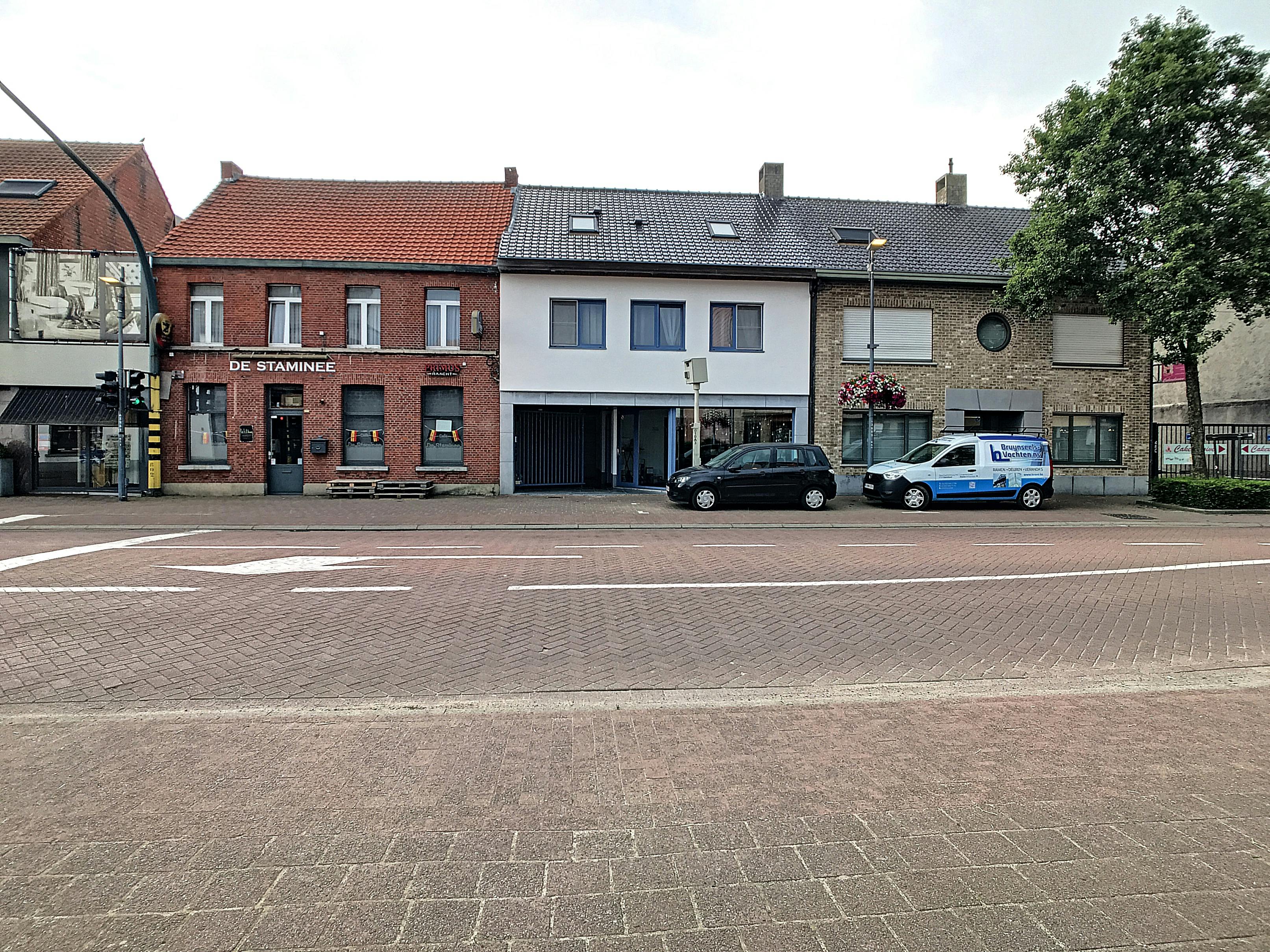 Opportuniteit: opbrengsteigendom te koop in Wuustwezel! foto {{pictureIndex}}