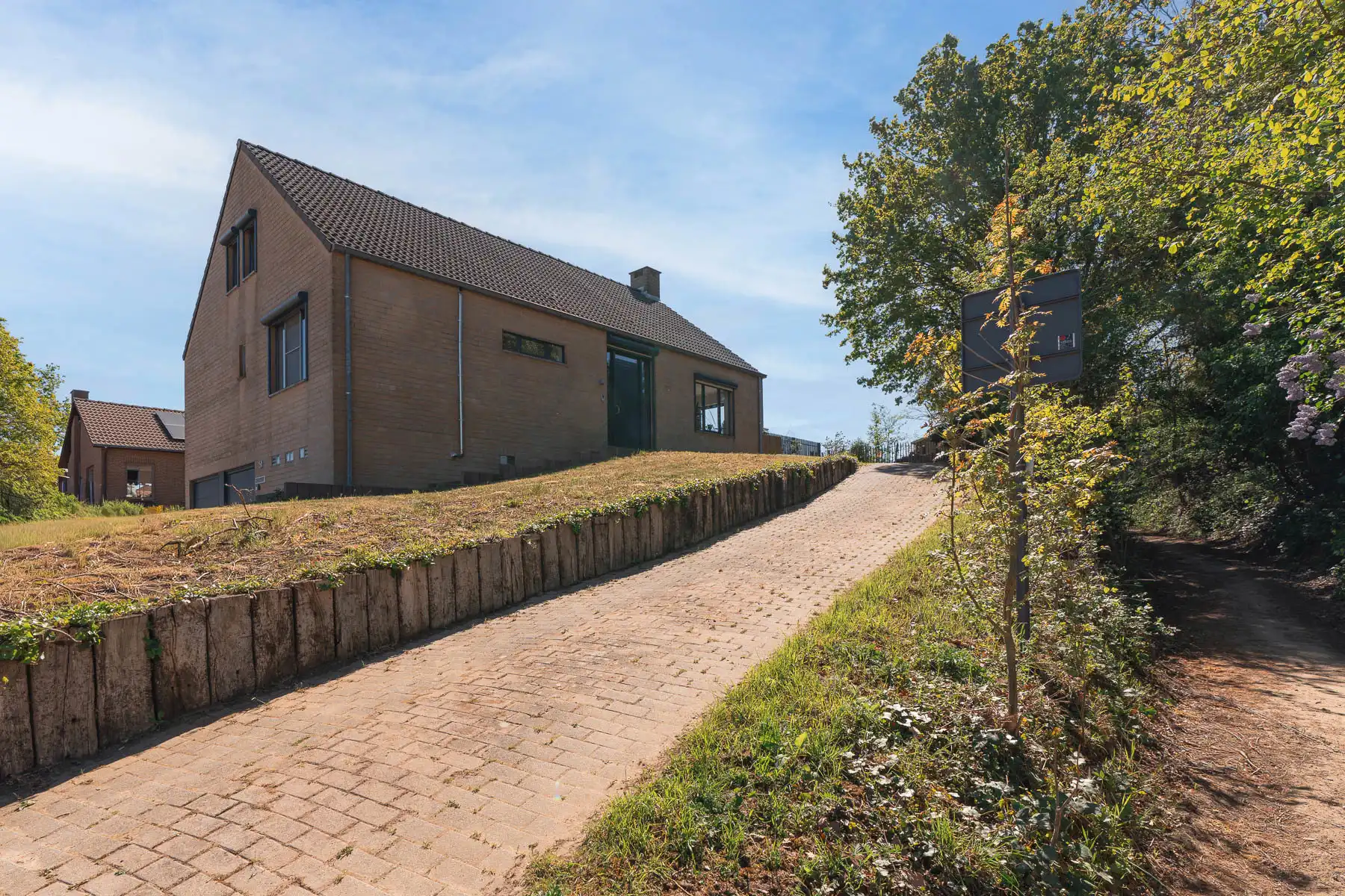 Karaktervolle en energiezuinige open bebouwing in het groen foto {{pictureIndex}}