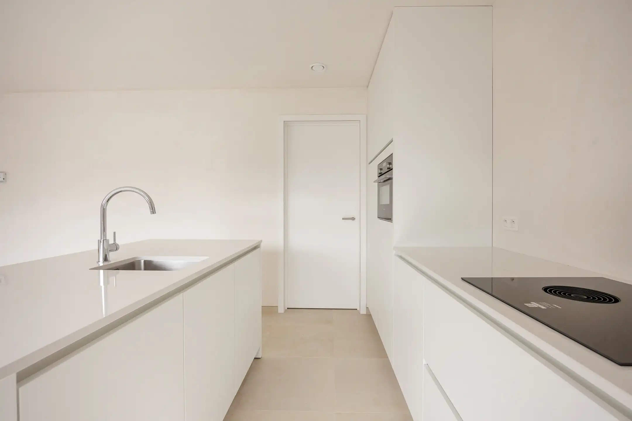 Nieuwbouwappartement met 2 slaapkamers, terras en parking foto 6