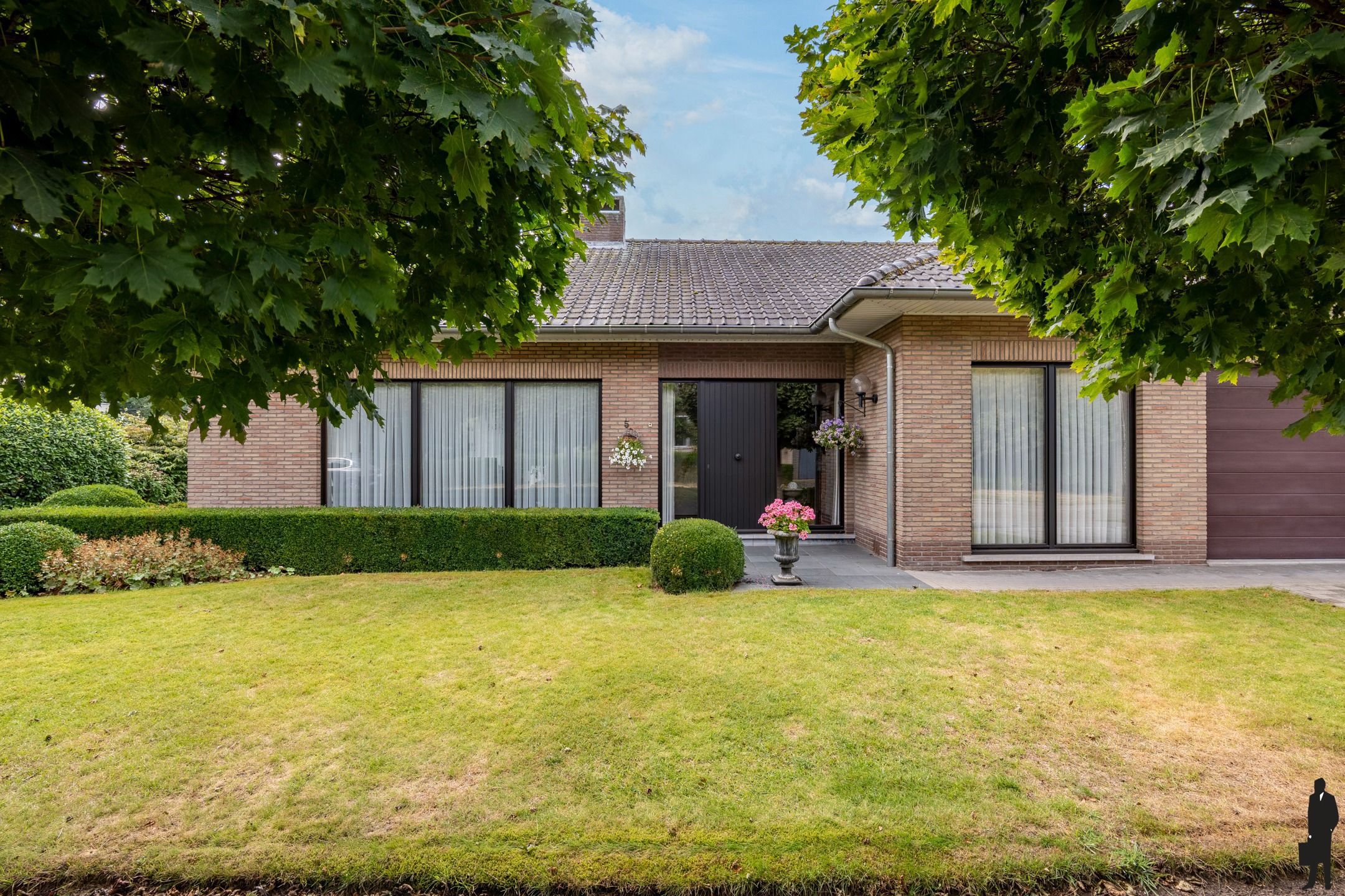 Te renoveren laagbouwwoning op royaal perceel in groene en rustige buurt van Oostmalle foto 3