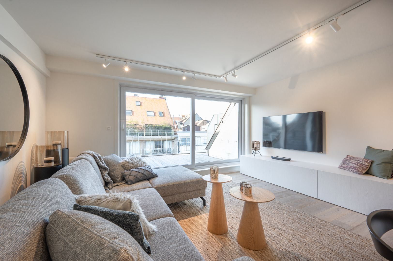 Gerenoveerd duplex appartement met 3 slaapkamers foto {{pictureIndex}}