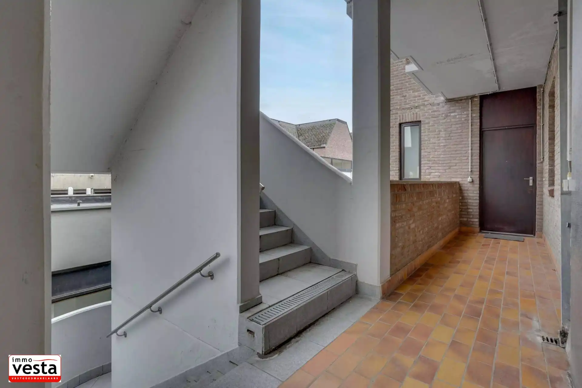 Instapklaar appartement nabij het (commercieel) centrum van de stad. foto 3