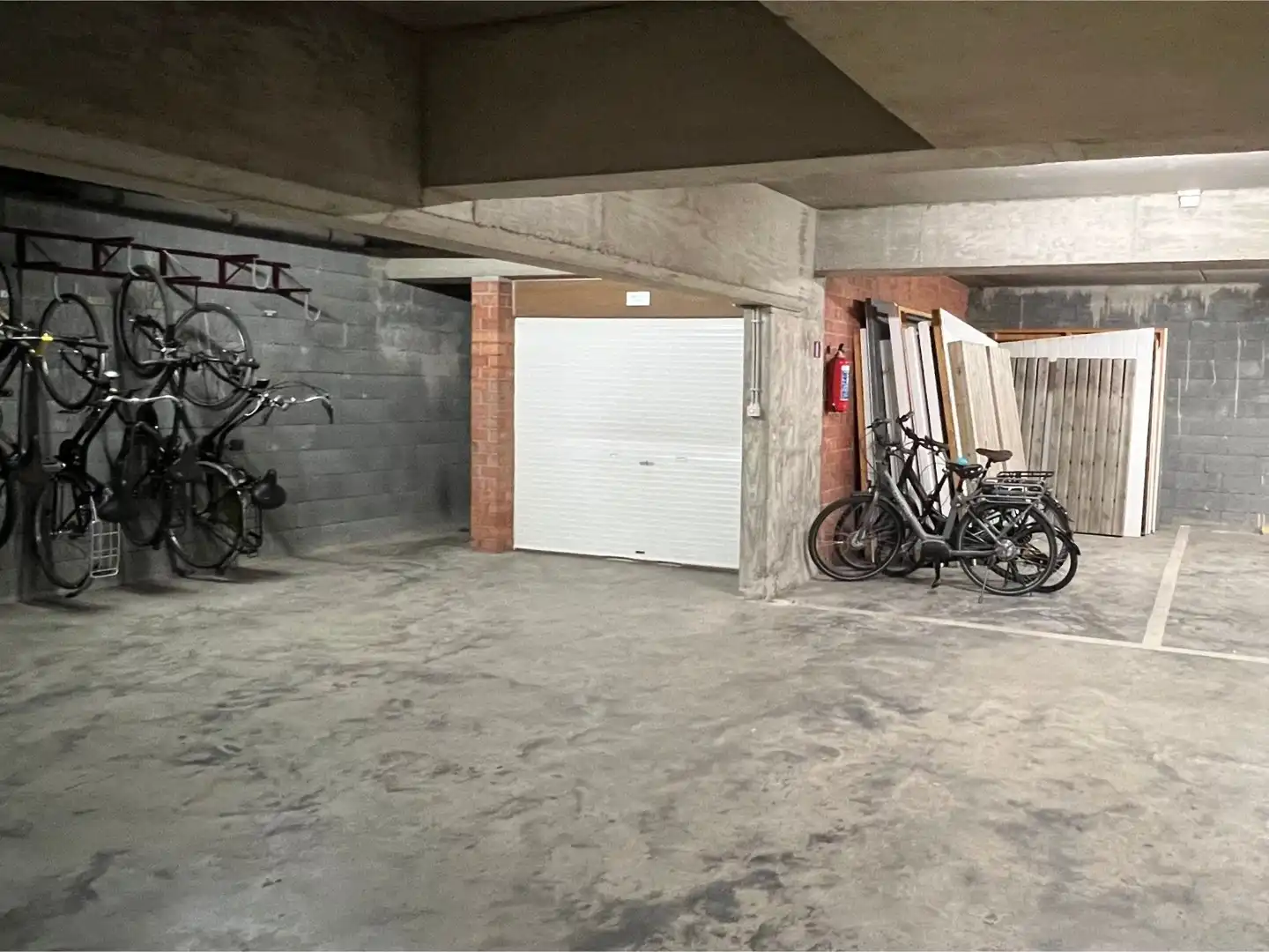 Centraal gelegen garagebox foto 6