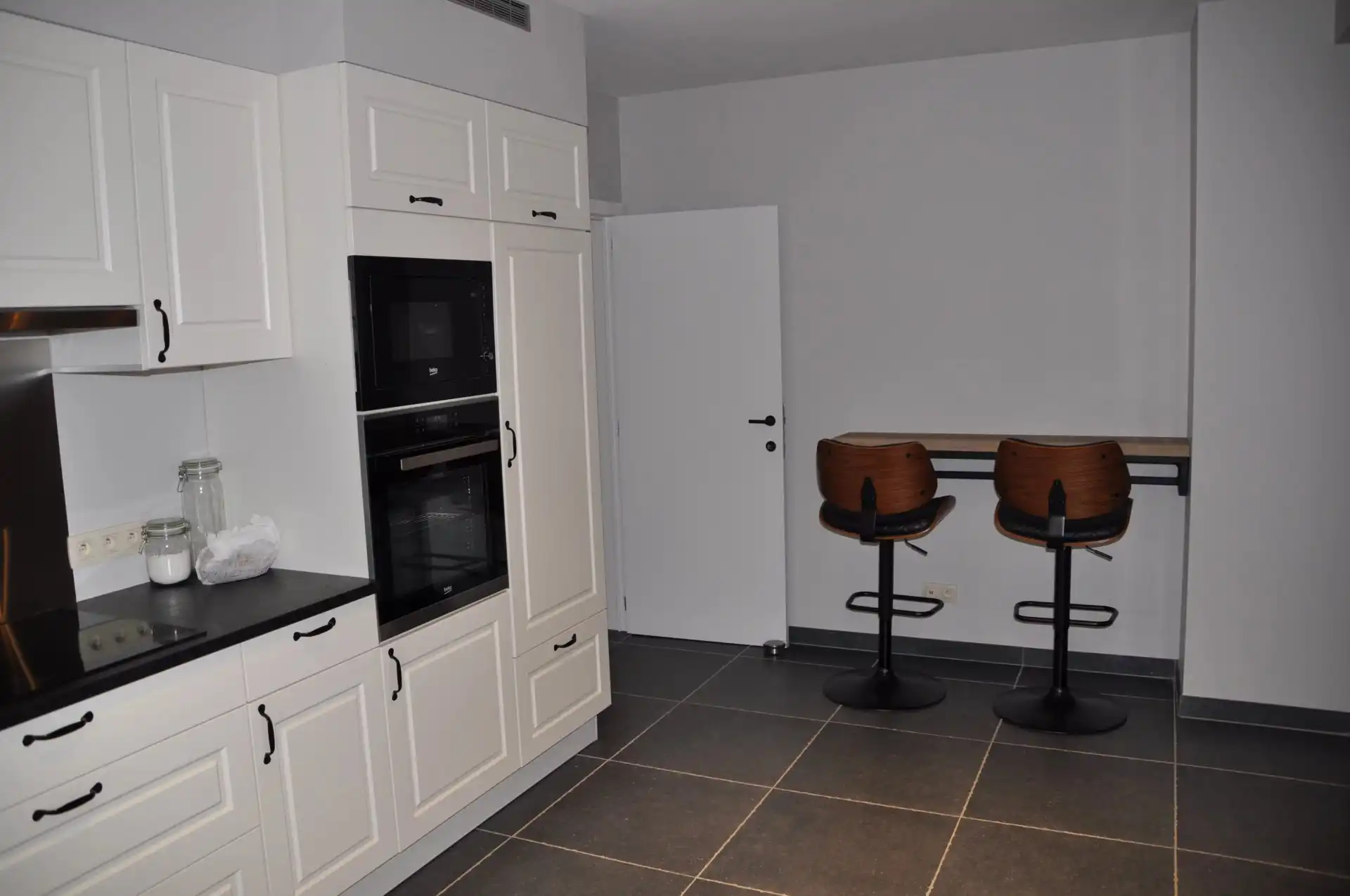 TIJDLOZE GERENOVEERDE WONING MET 2 SLPK’S IN RUSTIGE BUURT IN VELDWEZELT foto 9