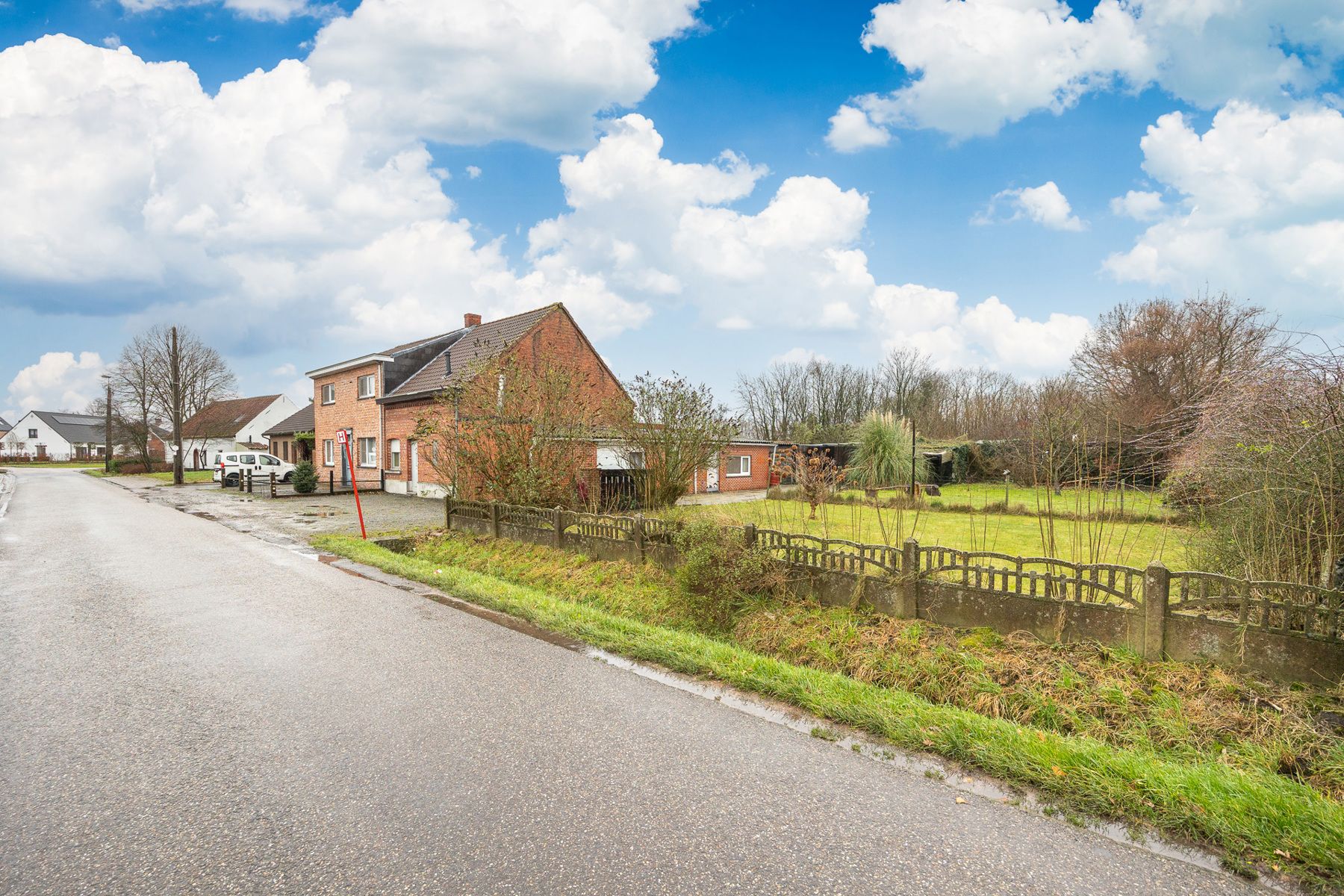 Rustig gelegen woning op ruim perceel van 1887 m² foto 3