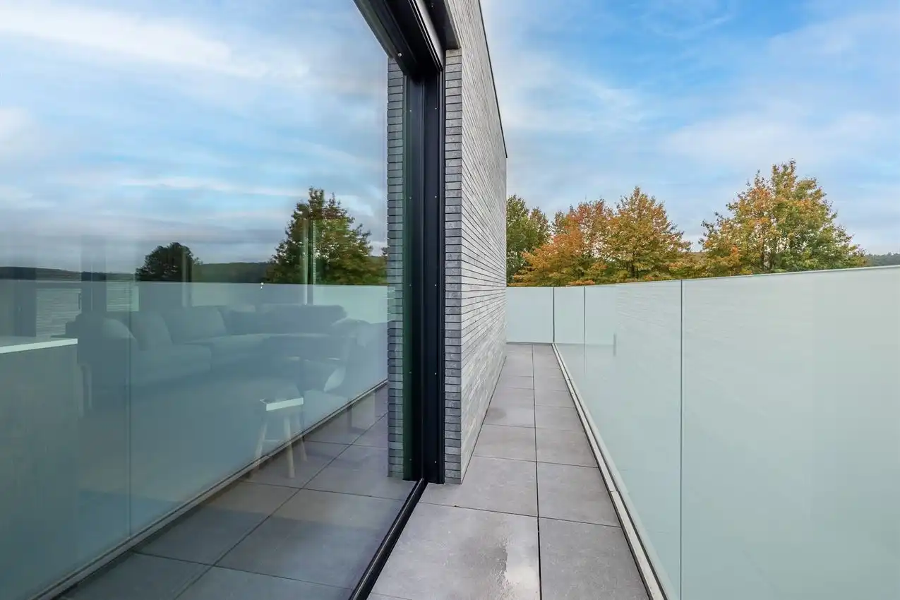 Gemeubelde penthouse met 2 slpk, ruim terras en autostaanplaats foto 25