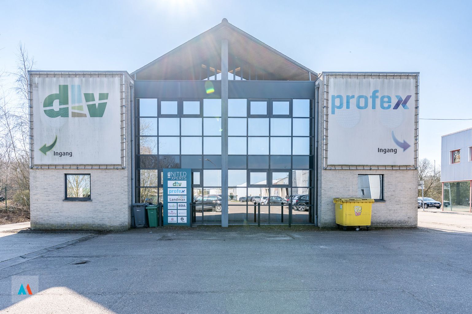 Modern kantoorgebouw op toplocatie in Turnhout foto {{pictureIndex}}