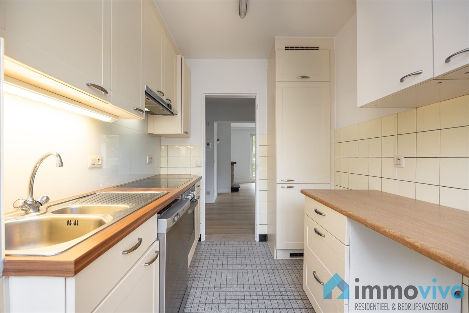 Instapklaar éénslaapkamerappartement met terras en parkzicht foto 7