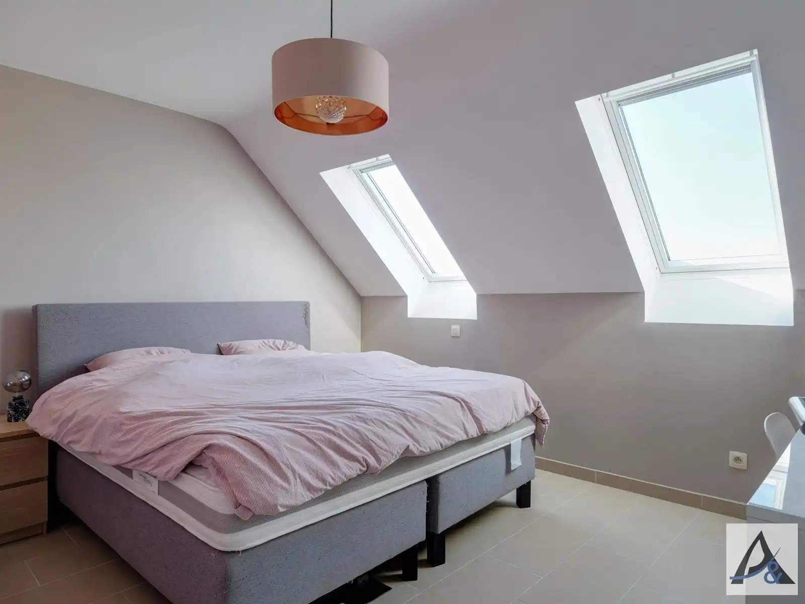 Ruim duplex appartement met terras en 3 slaapkamers in Diepenbeek. foto 16