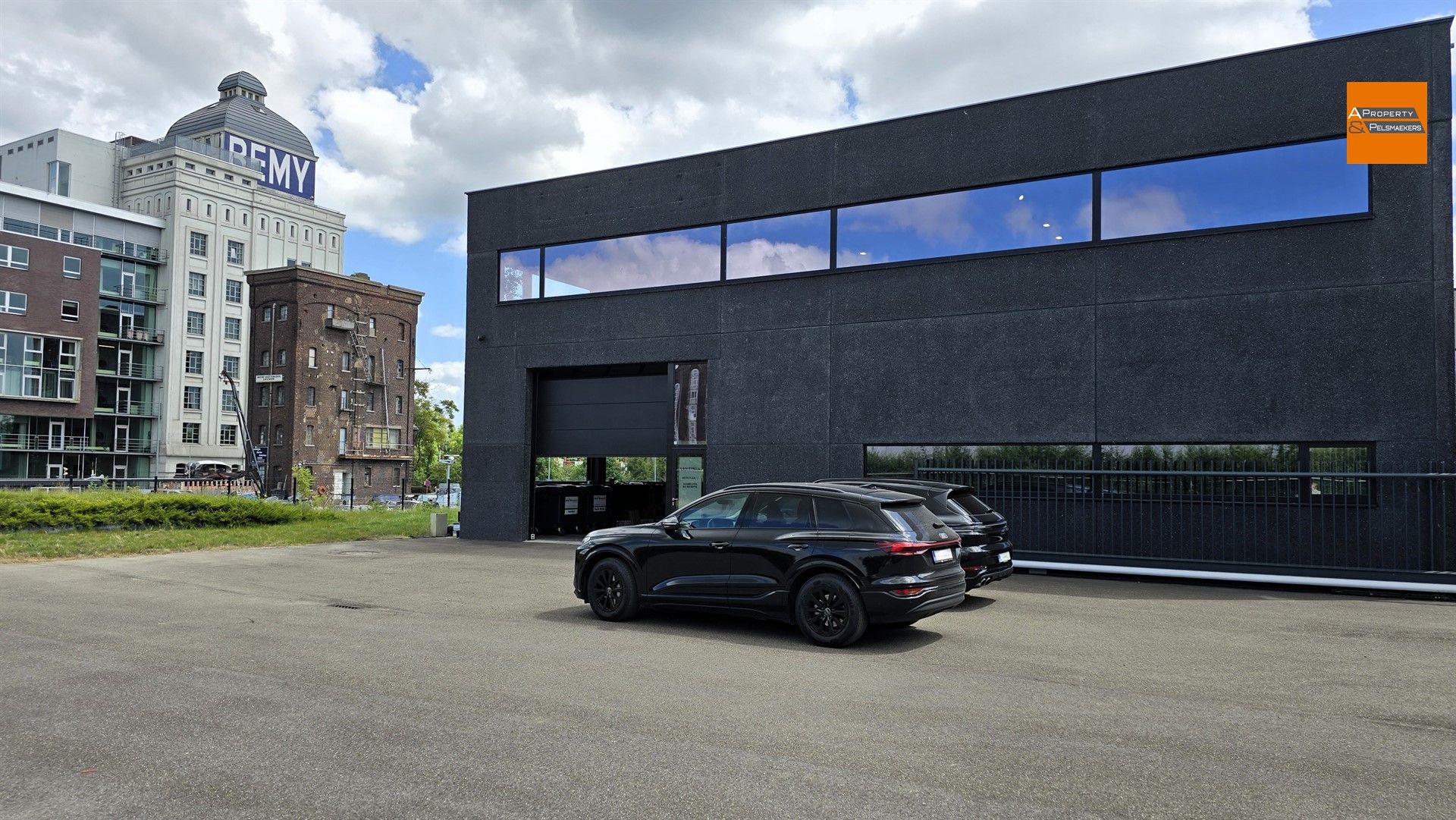 Toplocatie aan het water: Ruim handelspand (1200m²) te huur in Leuven!  foto 3