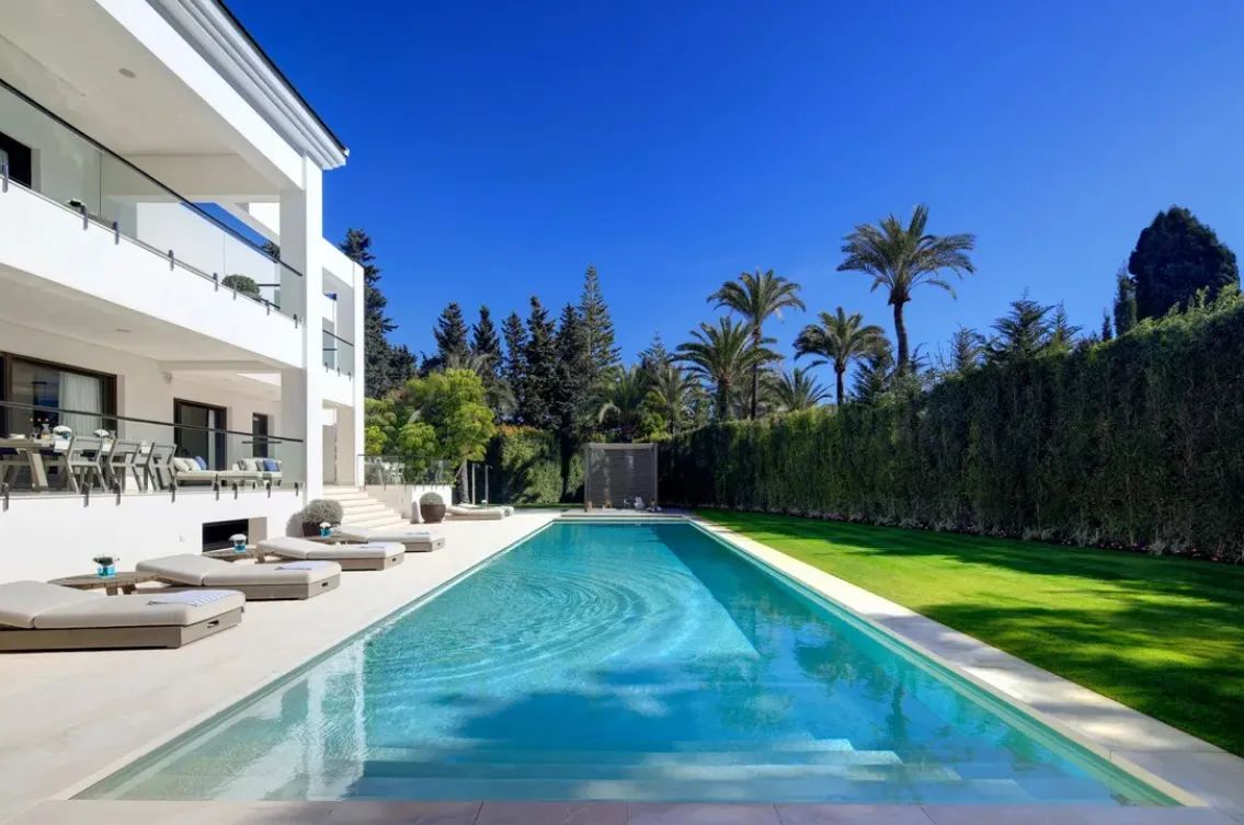 Luxe villa met privézwembad op wandelafstand van het strand in Guadalmina, Marbella foto 15