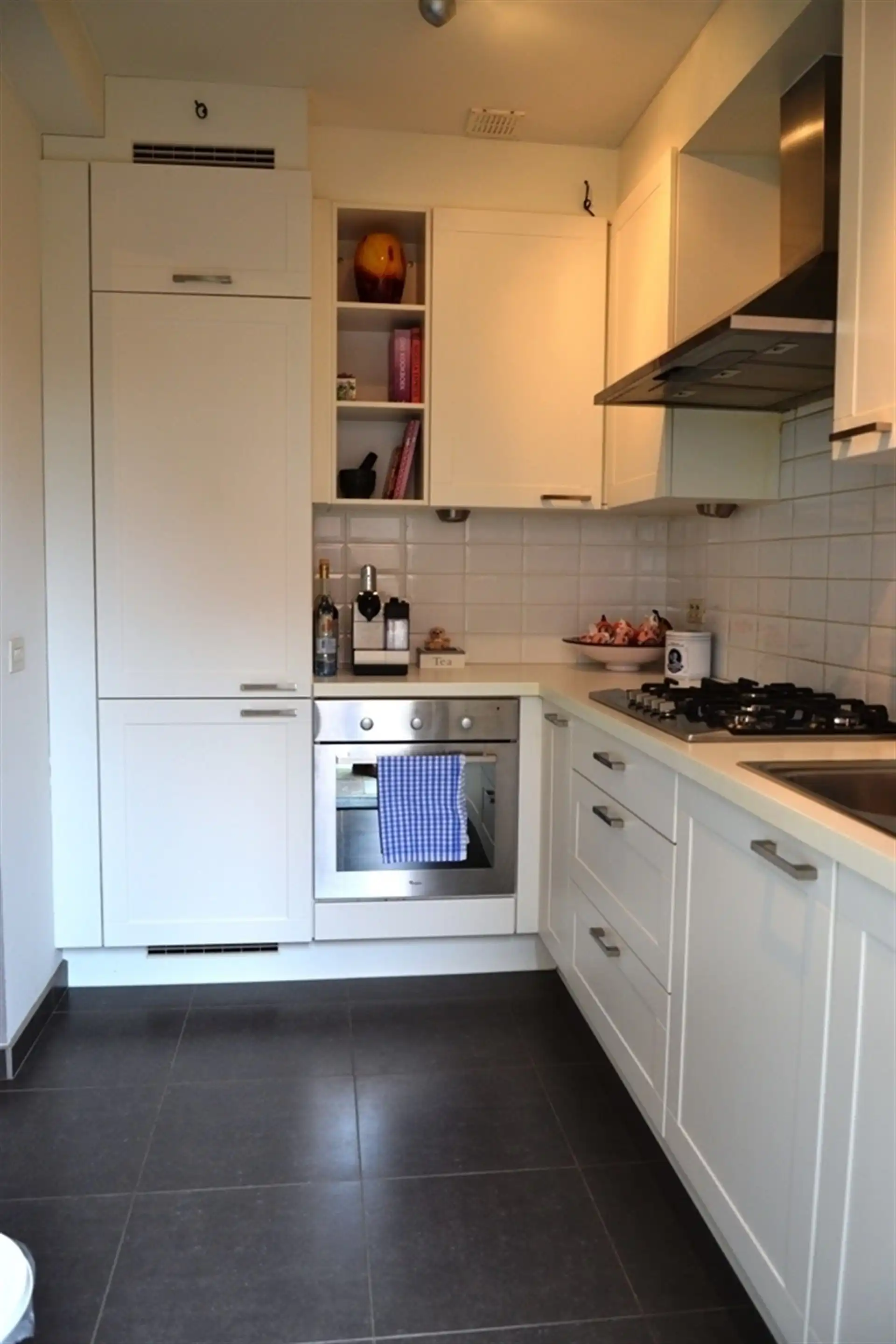 Mooi gelegen lichtrijke woning met terras en voortuintje. foto 9