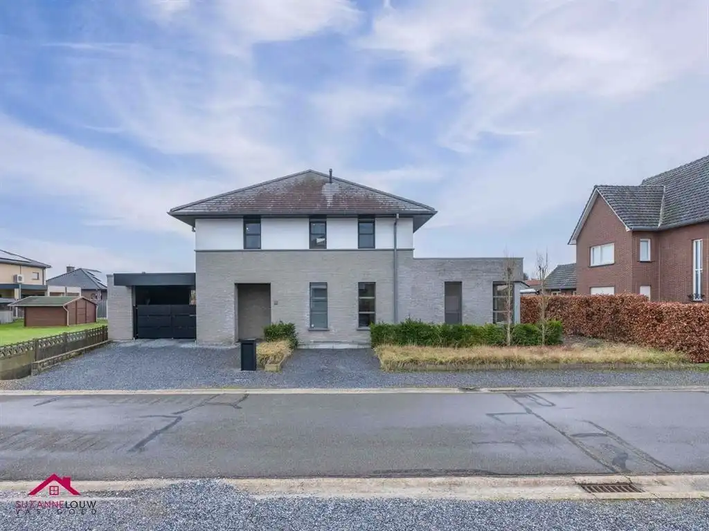 Vrijstaande woning in hedendaagse stijl foto 2