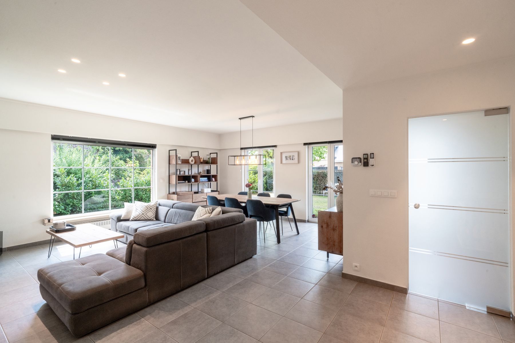 Instapklare en gerenoveerde villa met 3/4 slps en bureau foto 4