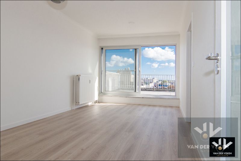 Gerenoveerd en instapklaar penthouse in hartje Hasselt (Leopoldplein) met prachtig uitzicht! foto 3