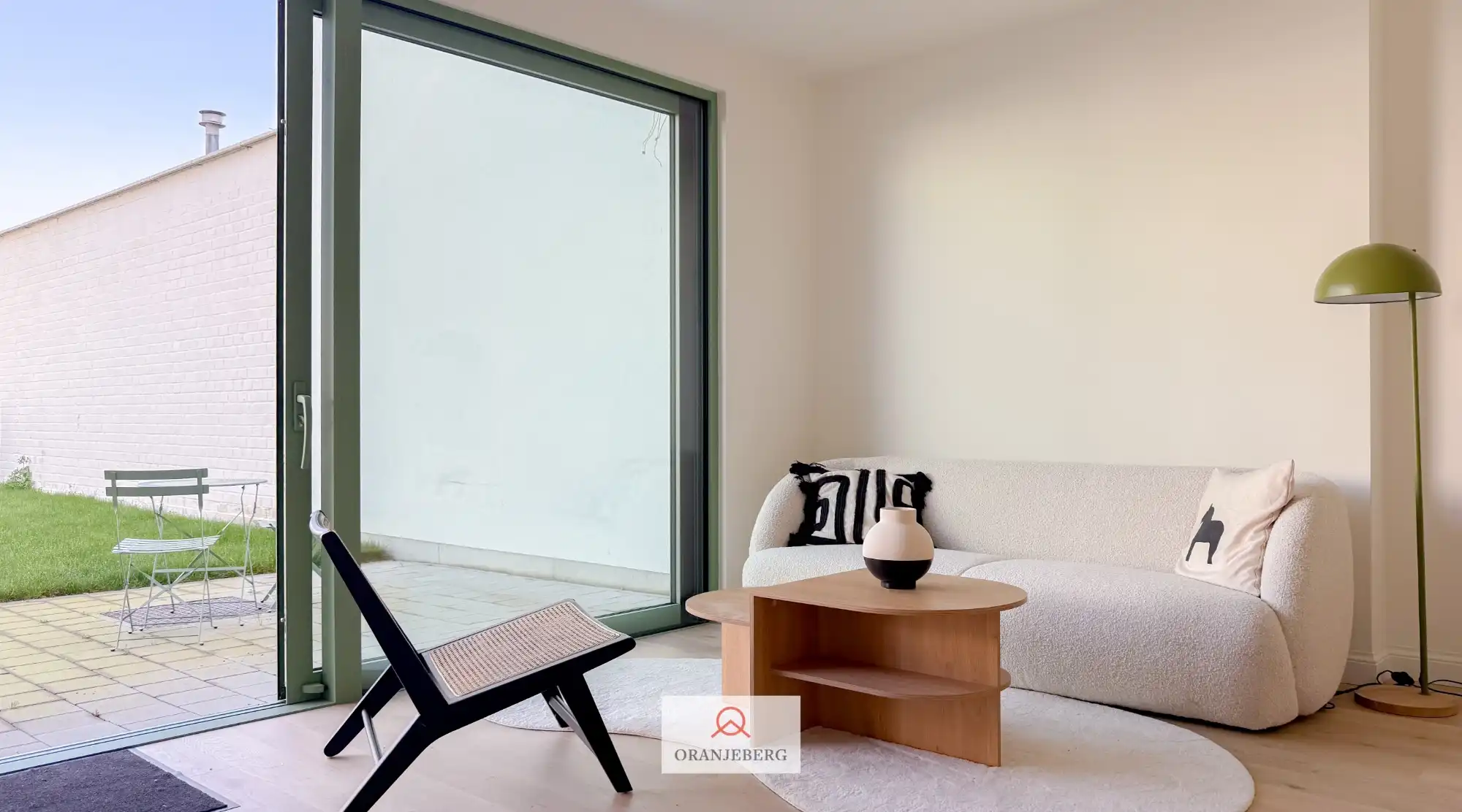 Ruime woning met 4 slpk's en tuin foto 3