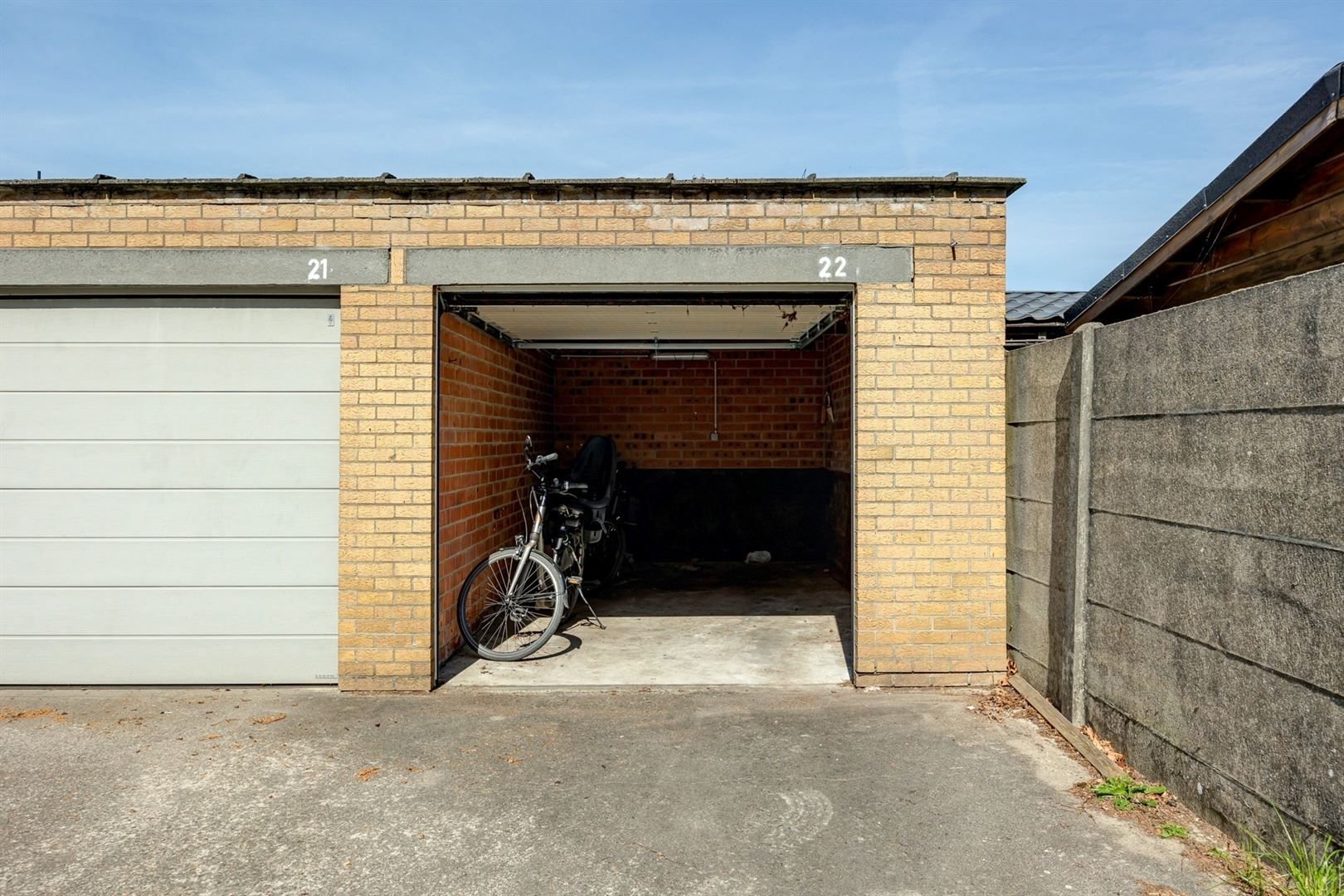 Piekfijn afgewerkt 2-slaapkamerappartement met garagebox foto 24