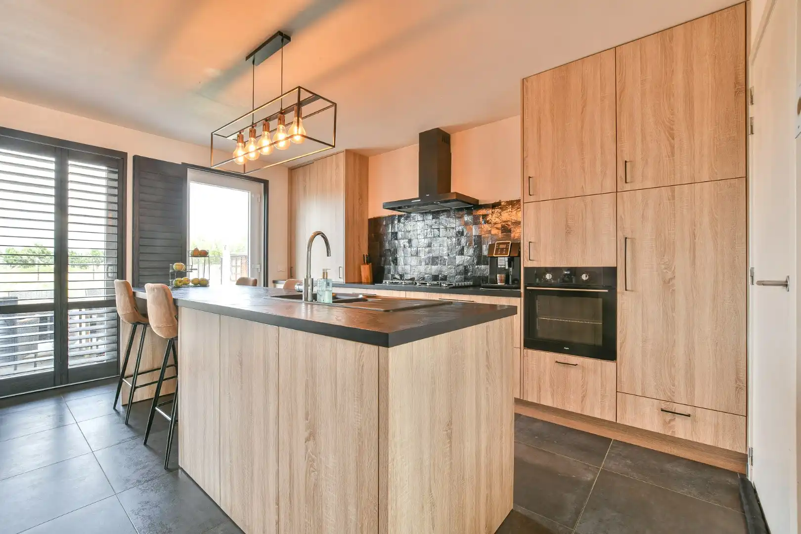 Moderne en energiezuinige halfopen bebouwing (2020) met 4 slaapkamers in Vosseslag, De Haan foto 3