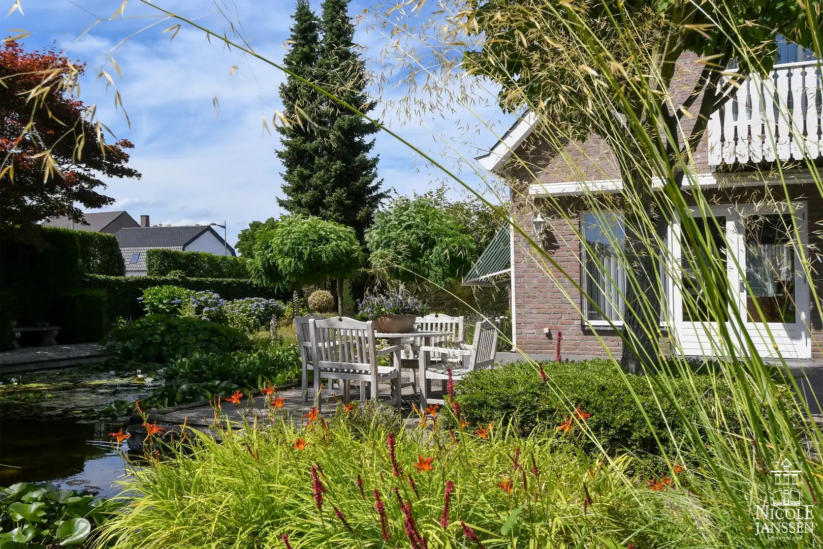 Stijlvol en ruim ingedeeld landhuis met grote tuin in het centrum foto 29