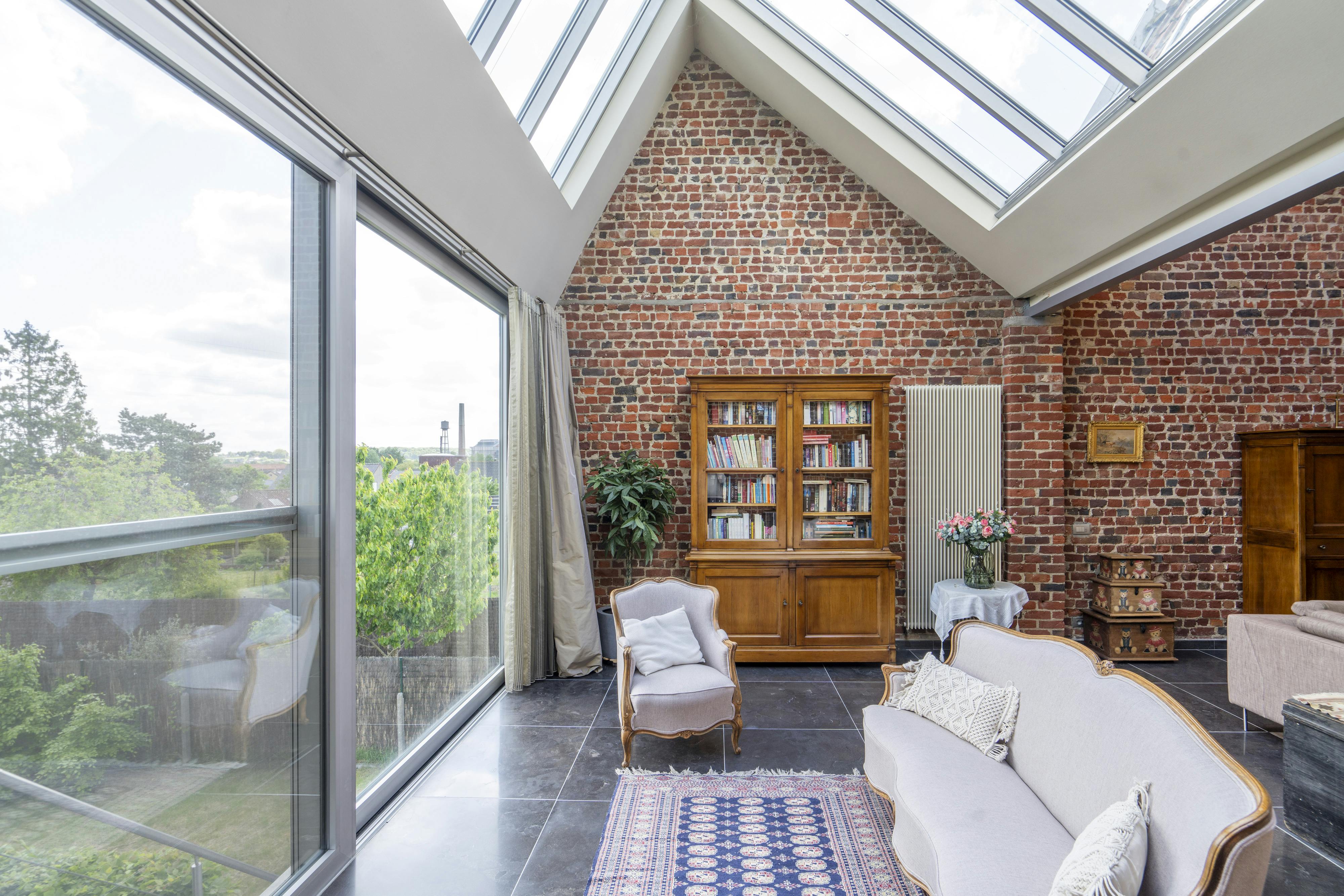 Unieke loftwoning met ruime garage en prachtige tuin foto 2