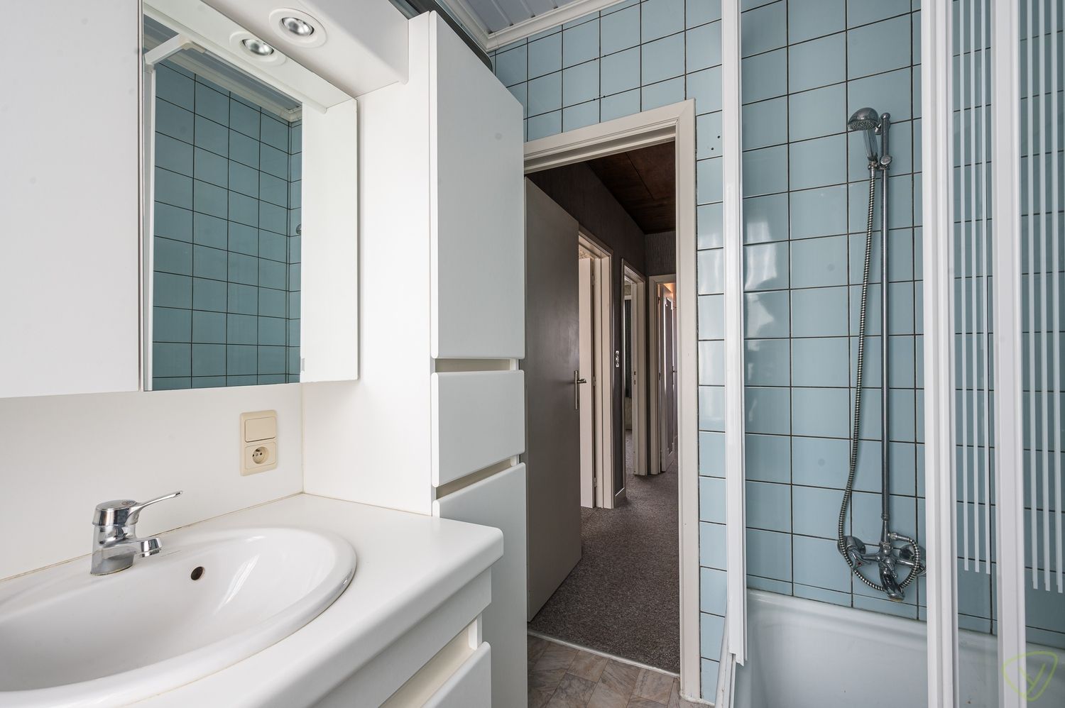 Te renoveren gezinswoning met zonnige tuin op rustige locatie foto 15