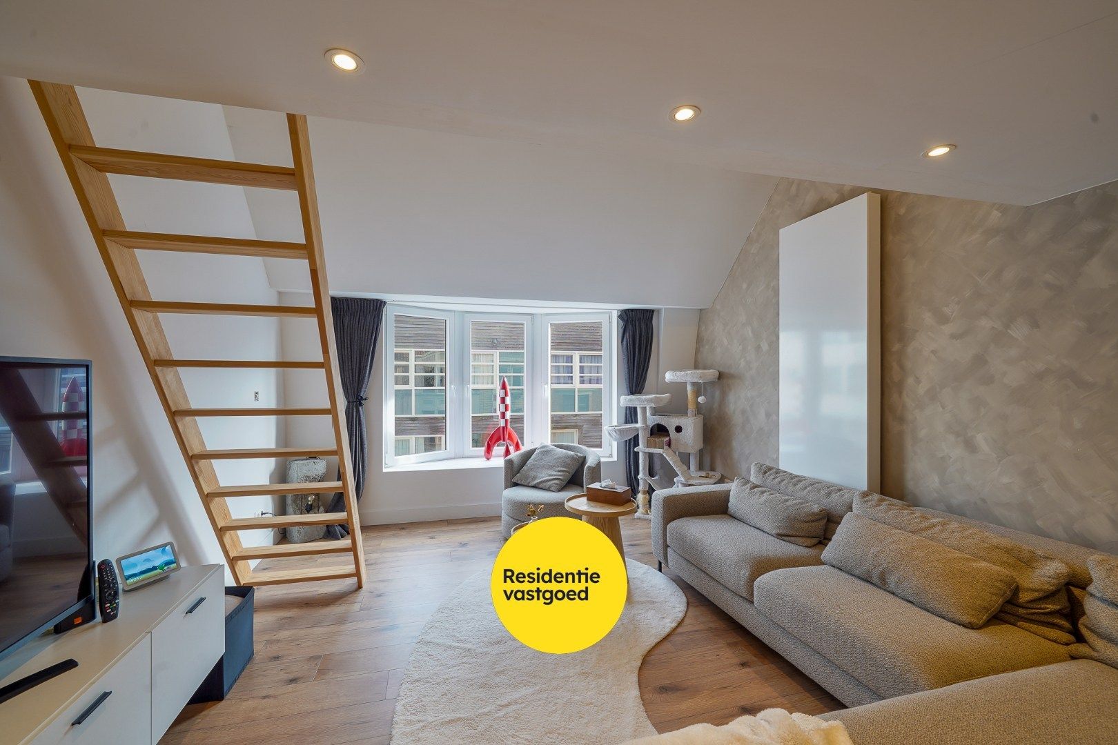 Stijlvol gerenoveerde gezinswoning met karaktervolle gevel in het hart van Mariakerke (Oostende) foto 3