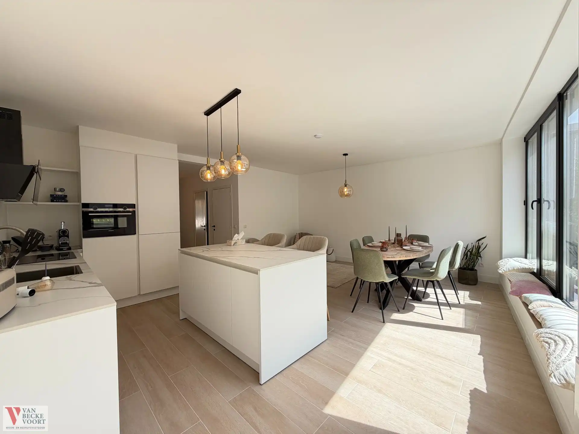 Subliem gerenoveerd appartement met terras foto 2