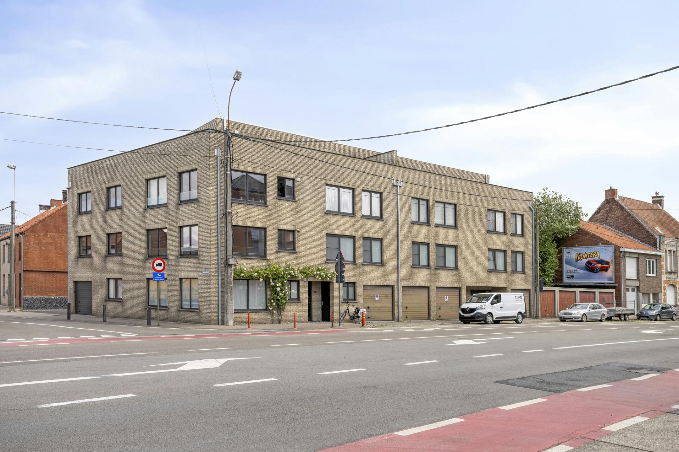 Appartement te koop nabij het centrum van Roeselare met 3 slaapkamers. foto 13