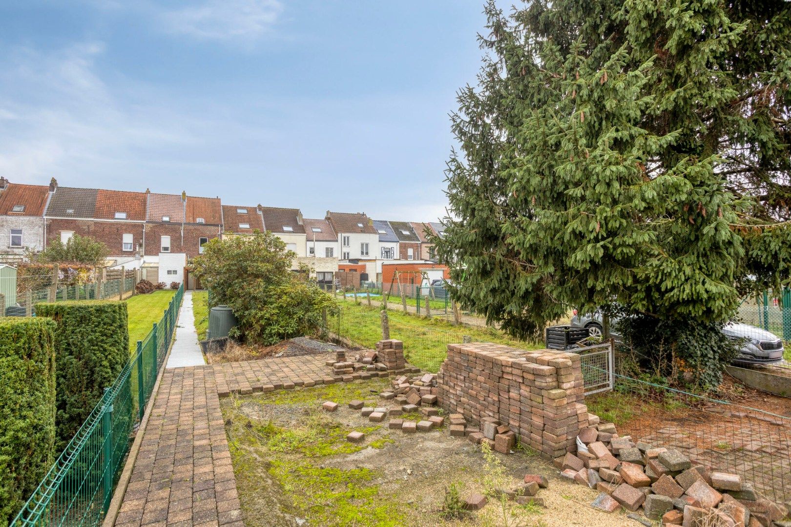 Goedgelegen rijwoning foto 15