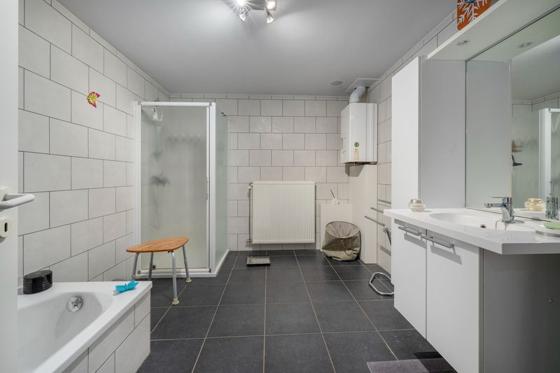 Roeselare-Centrum – Luxueus appartement met commerciële mogelijkheid foto 12