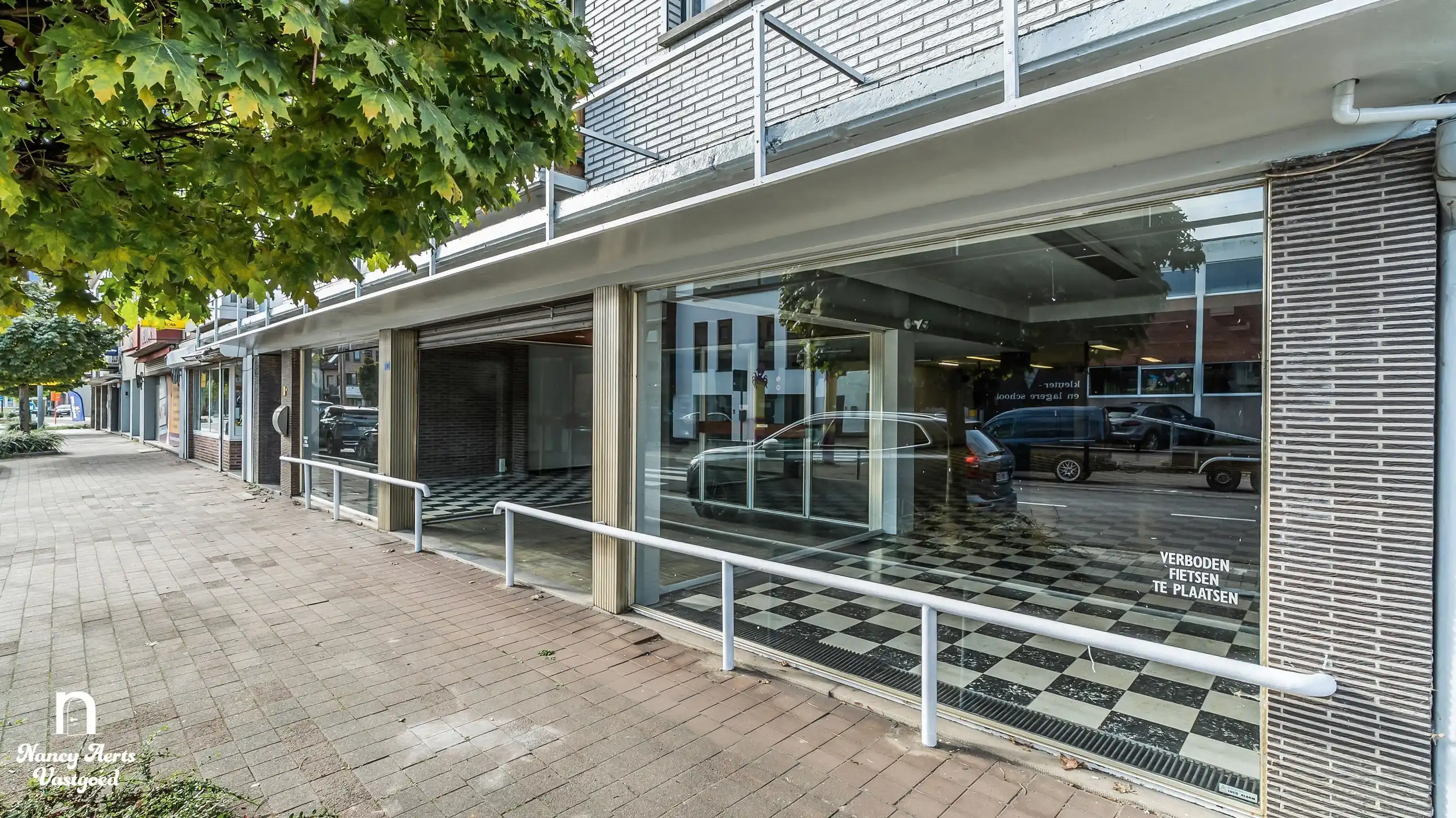 Handelspand van 395 m² in het centrum van Beringen foto 2