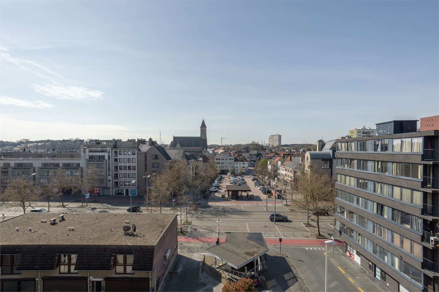 VERZORGD APPARTEMENT MET 2 SLAAPKAMERS EN AUTOSTAANPLAATS AAN HET CENTRUM VAN GENK foto 10