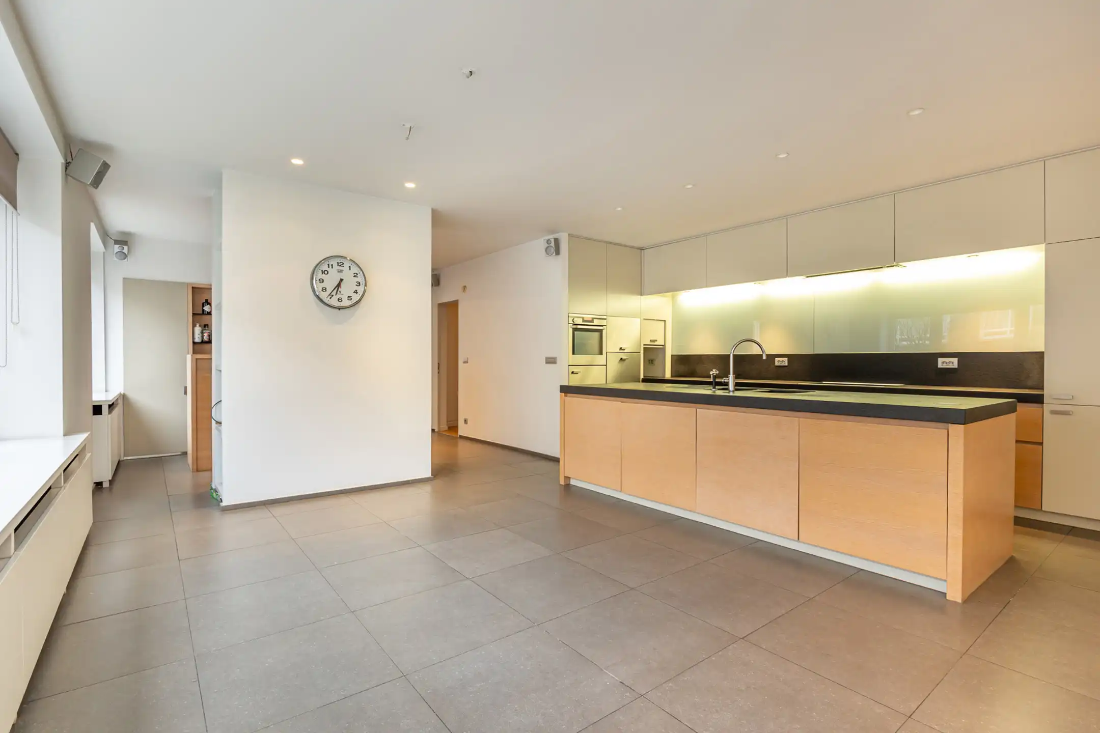 Ruim en lichtrijk appartement met 3 sk en 2 bk foto 5