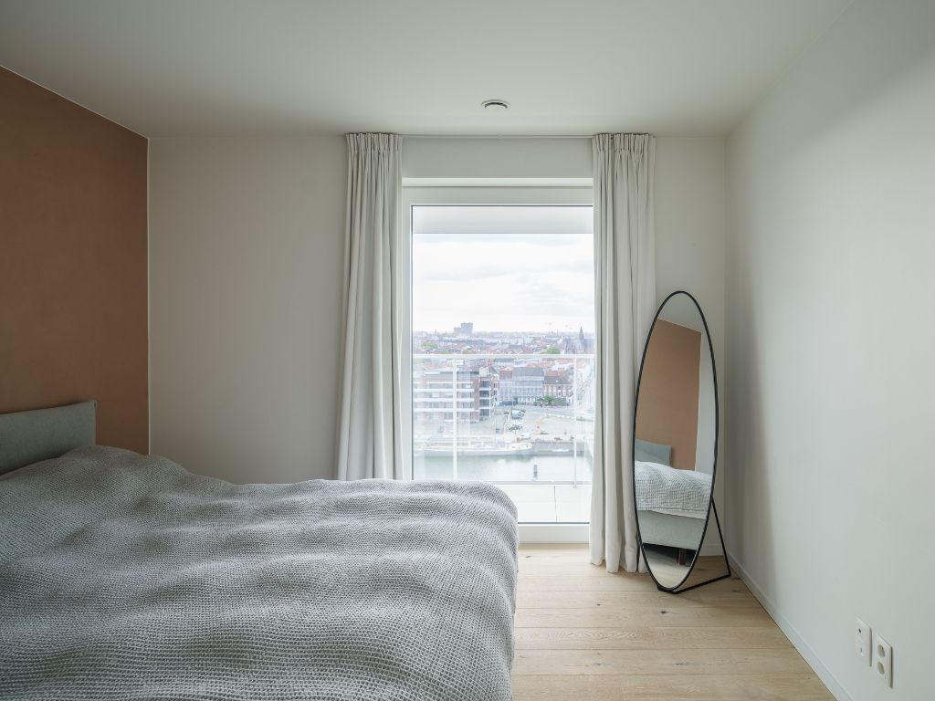 Luxe appartement (BJ 2020) met een adembenemend zicht over het water en de stad. foto 11