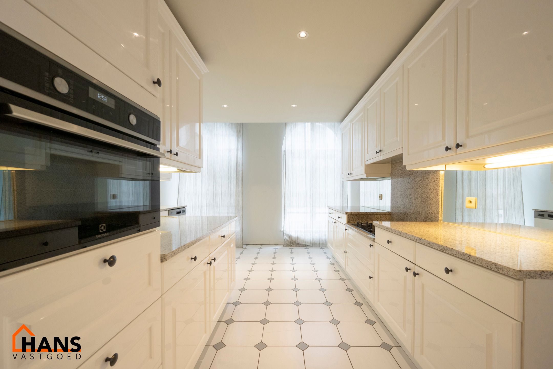 Luxueus appartement in een historisch gebouw in hartje Antwerpen. foto 17