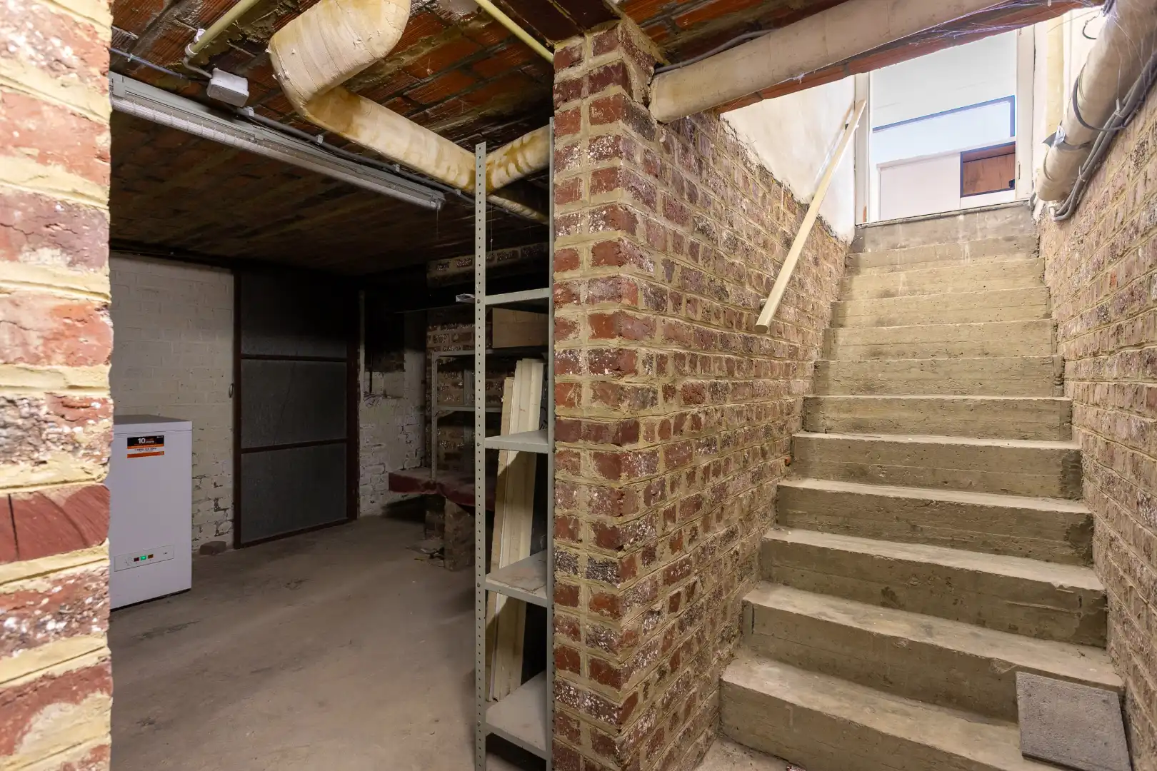Ruime woning te Pajottegem met 4 slpks, garage en tuin op +-10a! foto 29