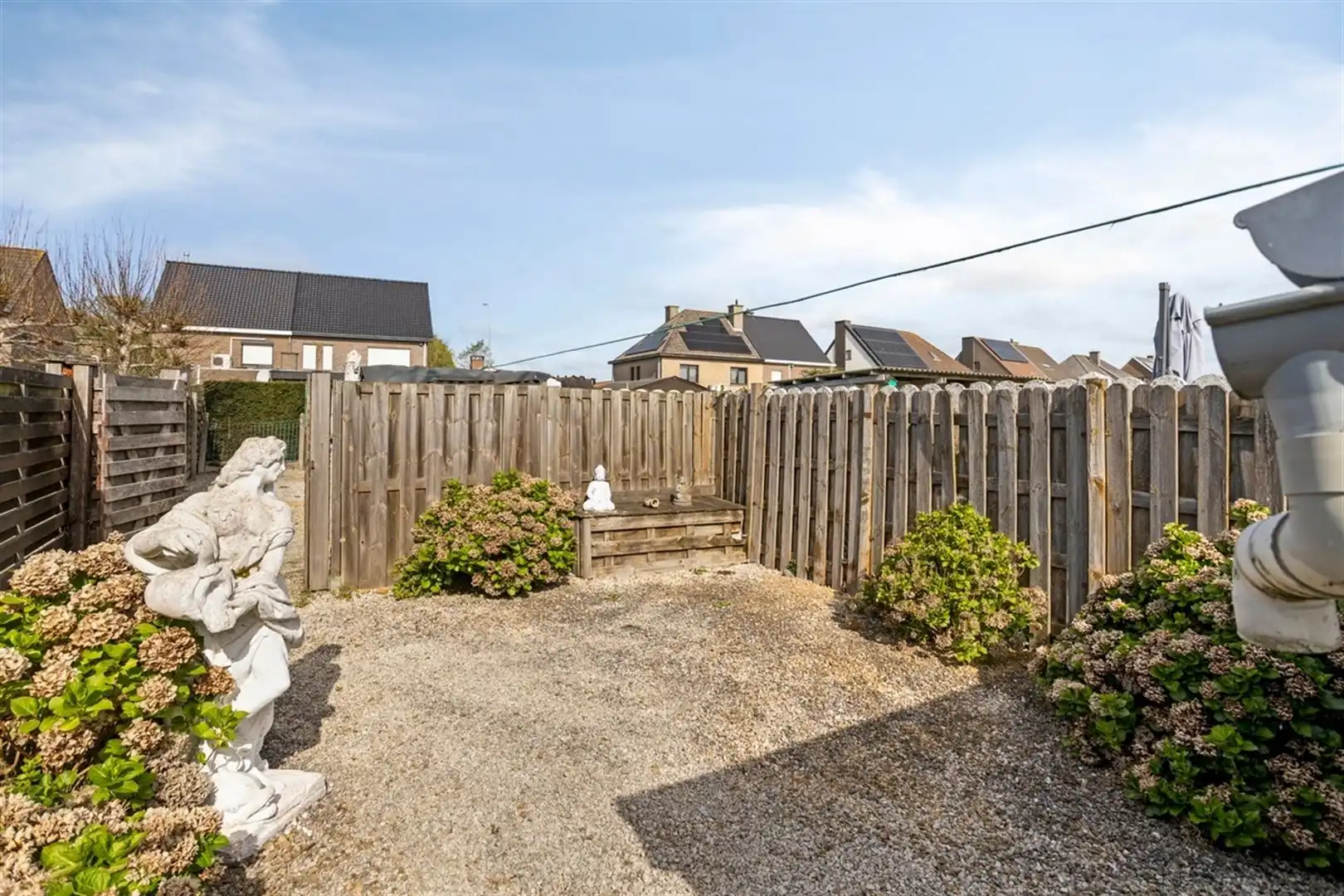 te renoveren woning met tuin foto 28